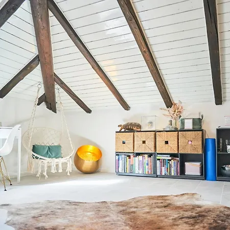 Апартаменти Cozy Artist Loft