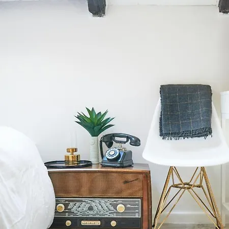 Cozy Artist Loft