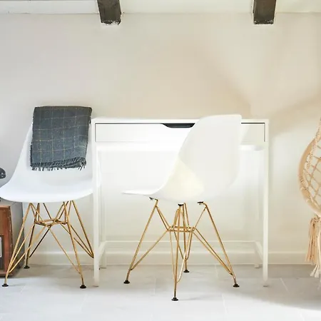 Апартаменти Cozy Artist Loft *