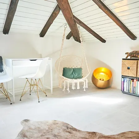 Apartment Cozy Artist Loft