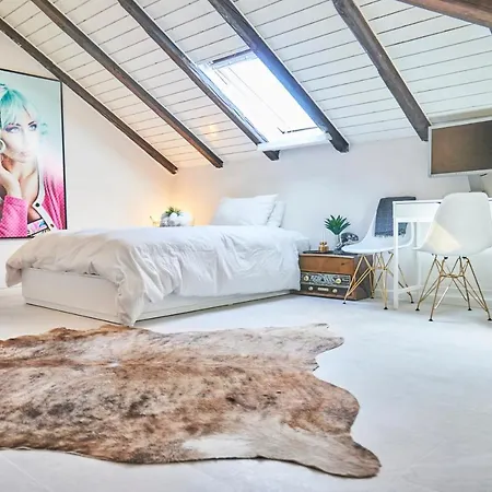 Cozy Artist Loft Apartment *