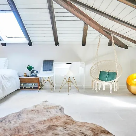 Cozy Artist Loft Апартаменти *